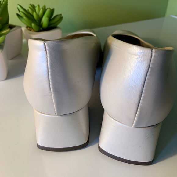 Host Pick!! Pristine BRAVO Browns 1/2” Iridescent Pearl Heels - Picture 4 of 9